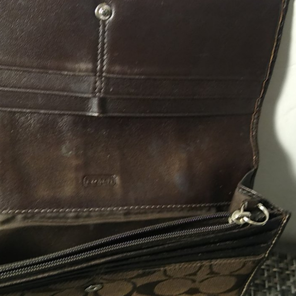 Coach - Picture 3 of 5